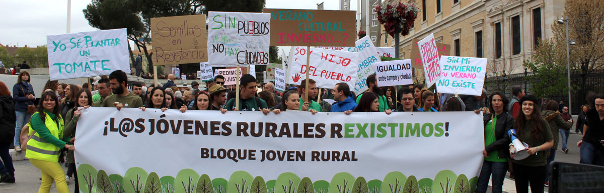 Mural realizado por Xoana Almar en el 10.º Festival do Desordes Creativas, en Ordes (A Coruña). Foto: Cestola na Cachola editorial SilviaPerez